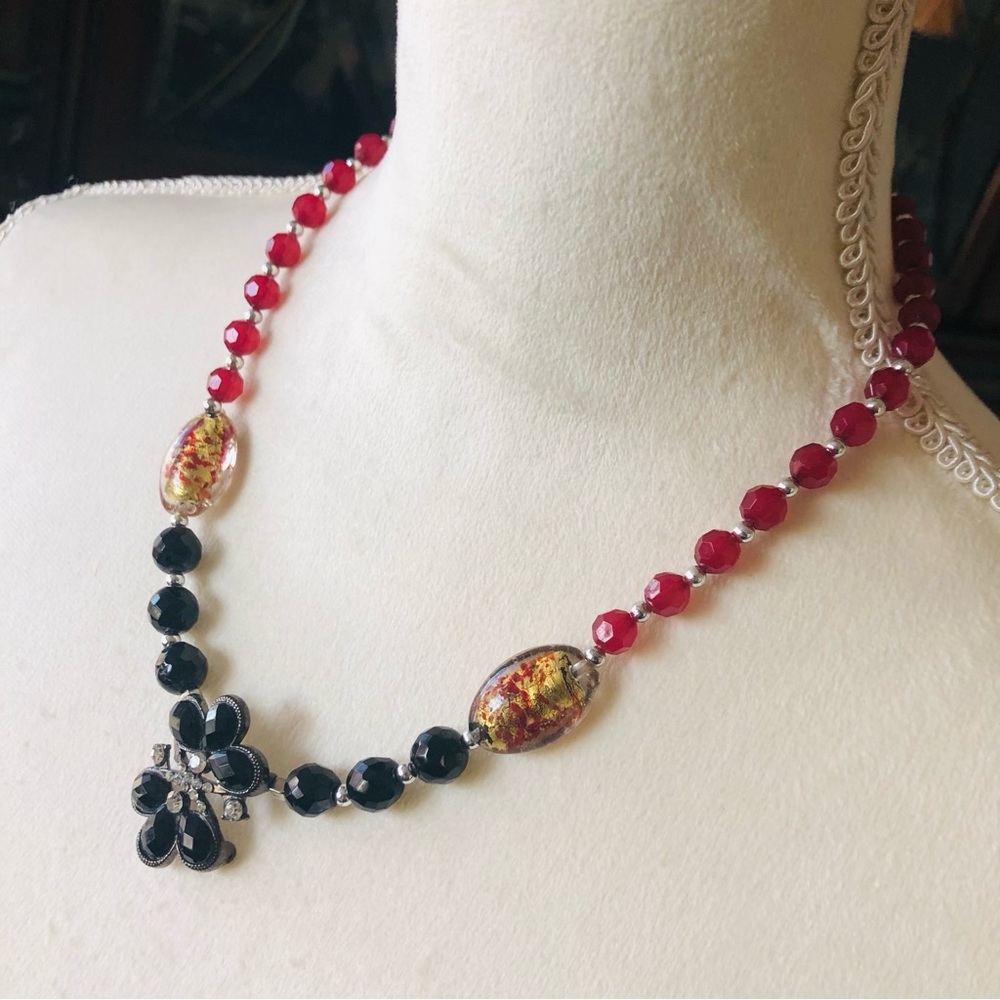 Handcrafted faceted glass and acrylic bead floral pendant necklace